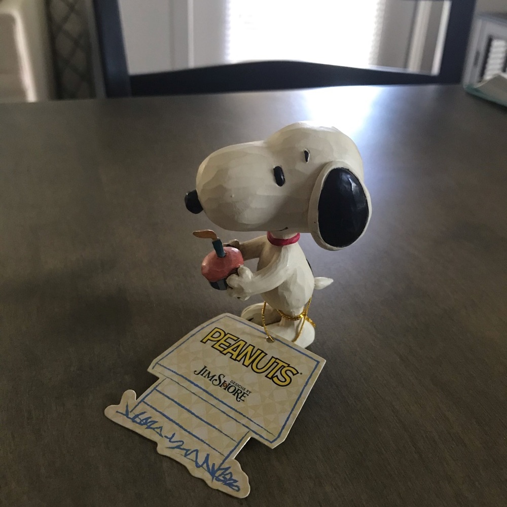 Snoopy figure